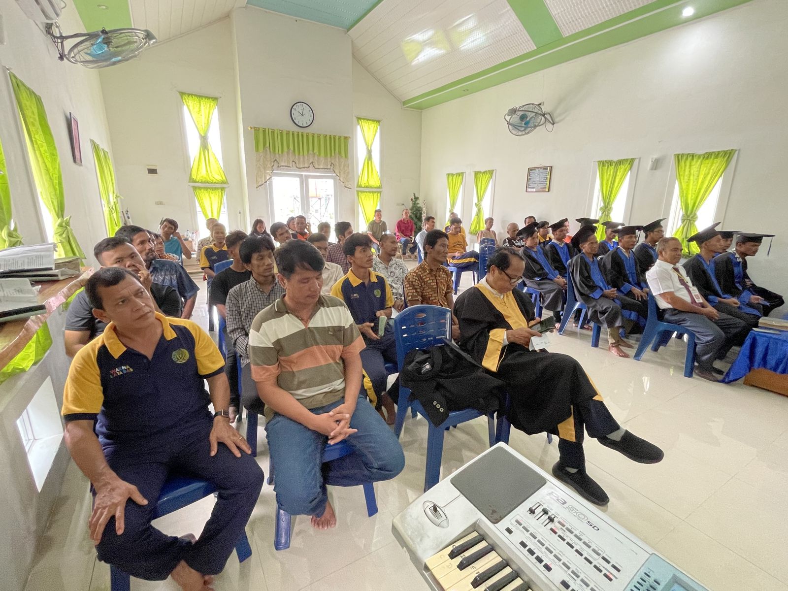 Ibadah wisuda BSIB di gereja dalam lapas